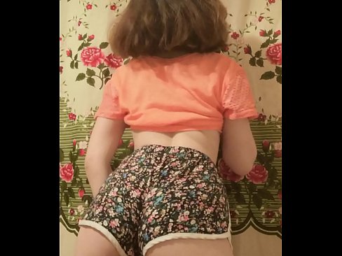 ❤️ Sexig ung babe som strippar av sig sina shorts inför kameran ❤️ Porno fb at us ❤
